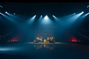 作品山雾邮局封面，山间晨雾中的绿色邮筒与信箱